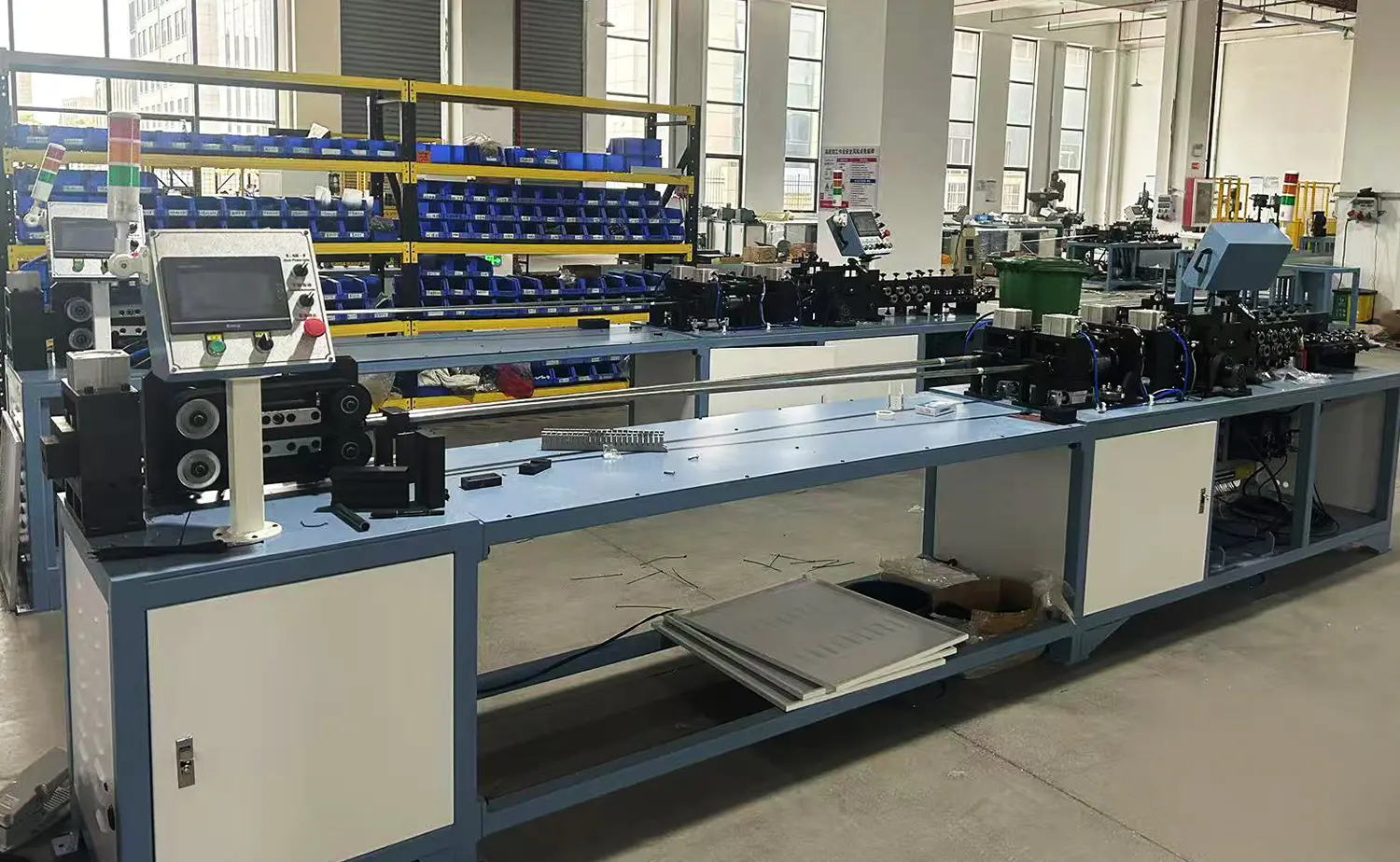 Plne automatická serpentínová ohýbačka série SB-20CNC