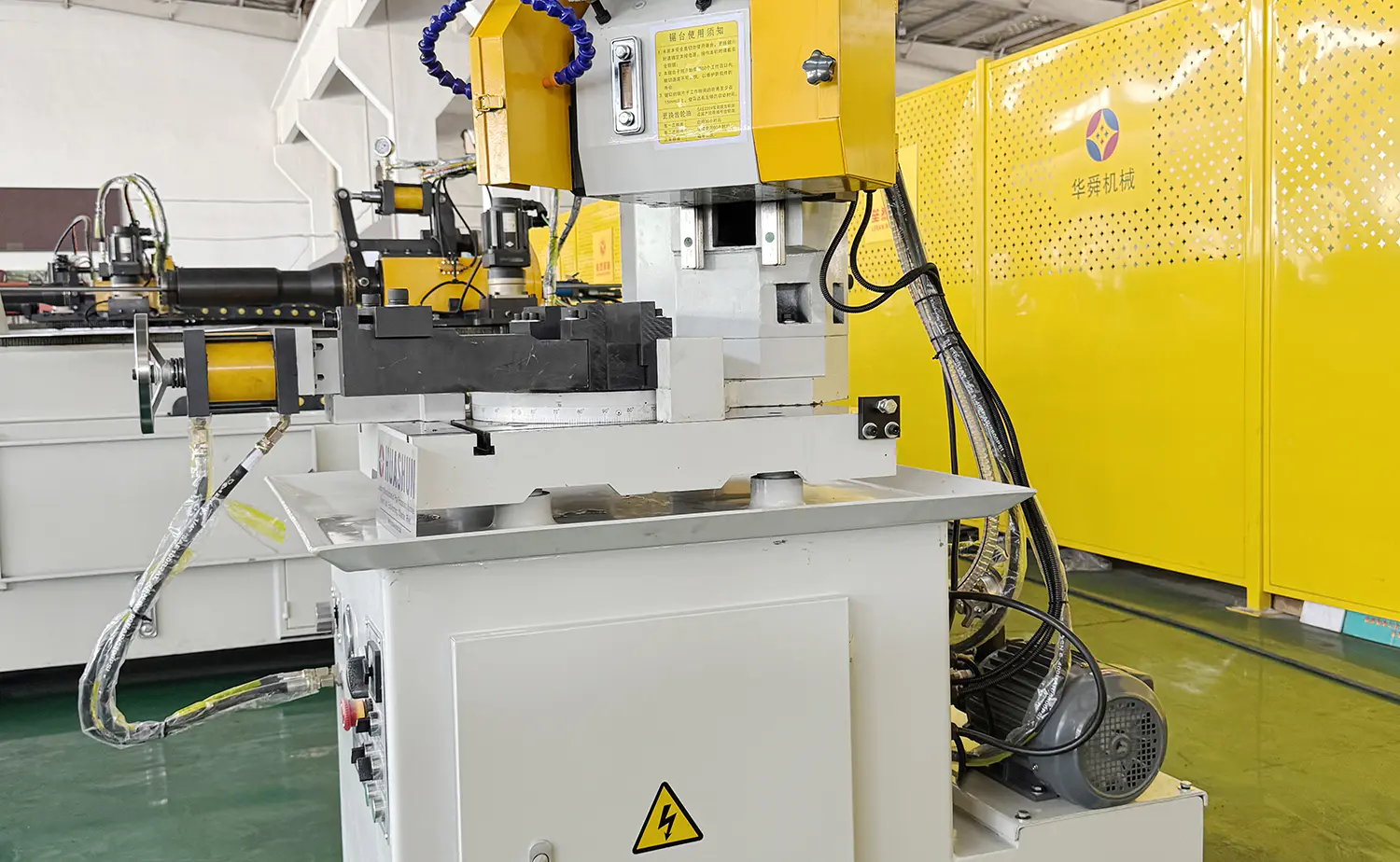 Poloautomatická hydraulická kotúčová píla na kov série V