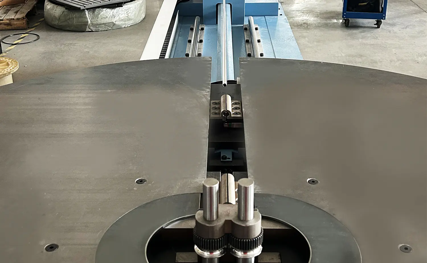 Plne automatická serpentínová ohýbačka série SB-20CNC
