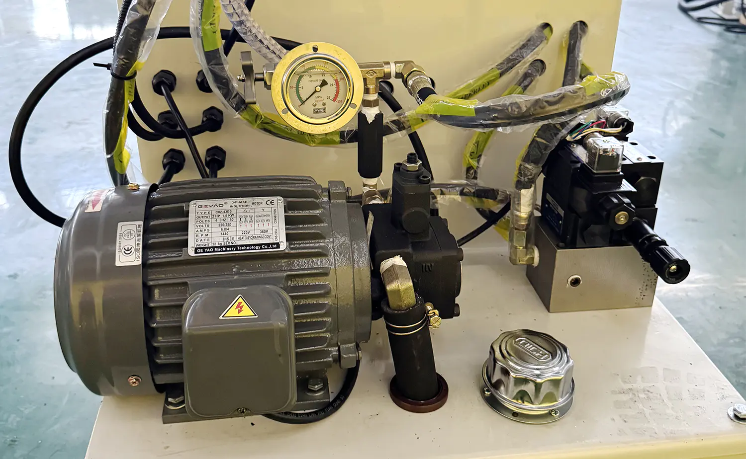 Poloautomatická hydraulická kotúčová píla na kov série V