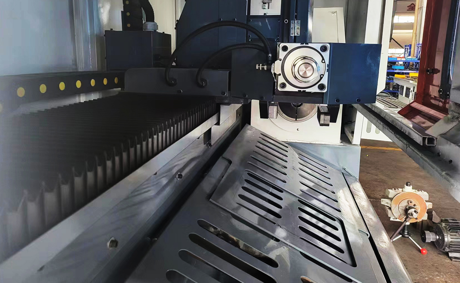 MCJG120 3D laserový rezací stroj na rúrky