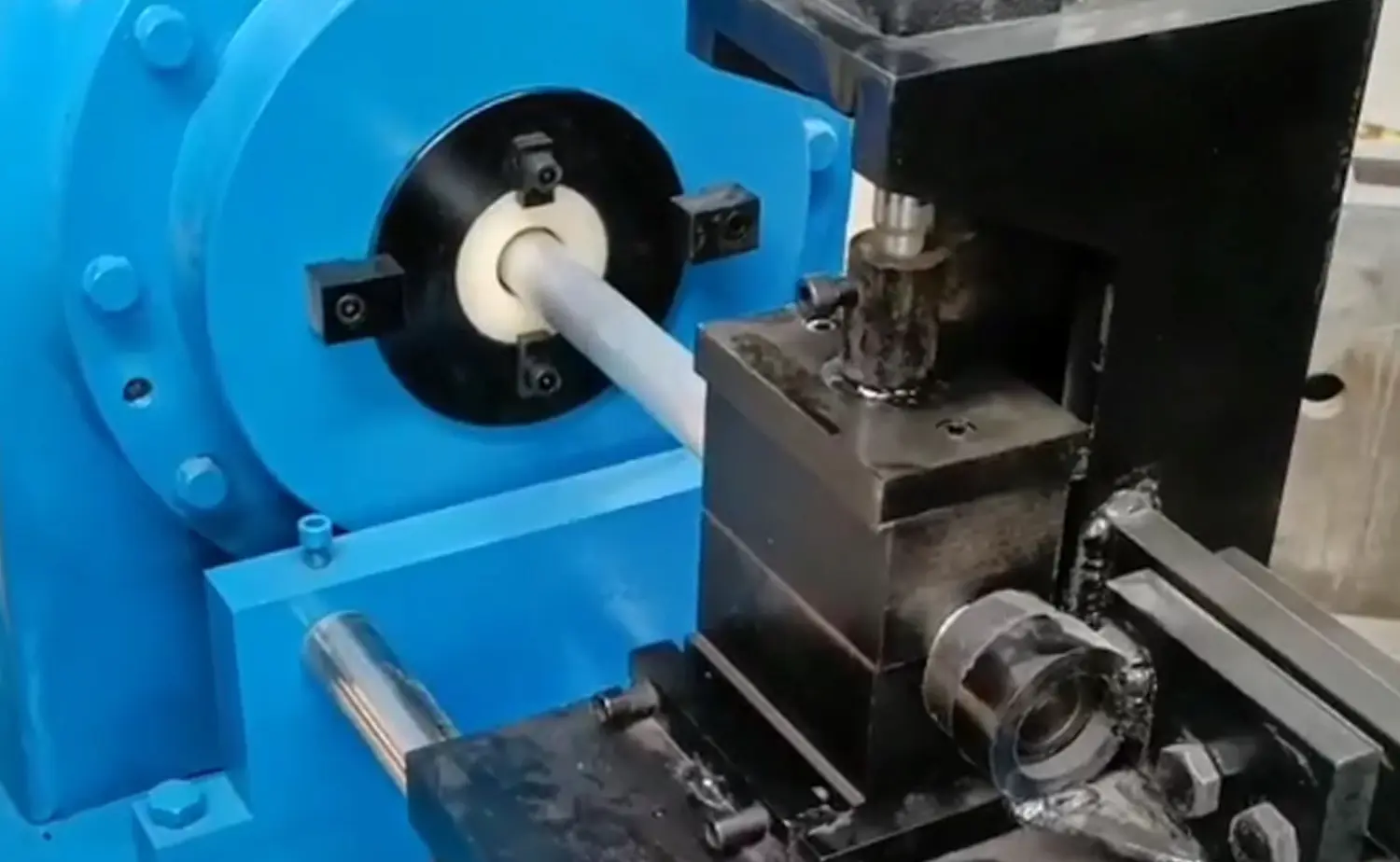 ZTM-50/60/76/114 Použiteľný poloautomatický stroj na redukciu kužeľových rúrok z viacerých materiálov