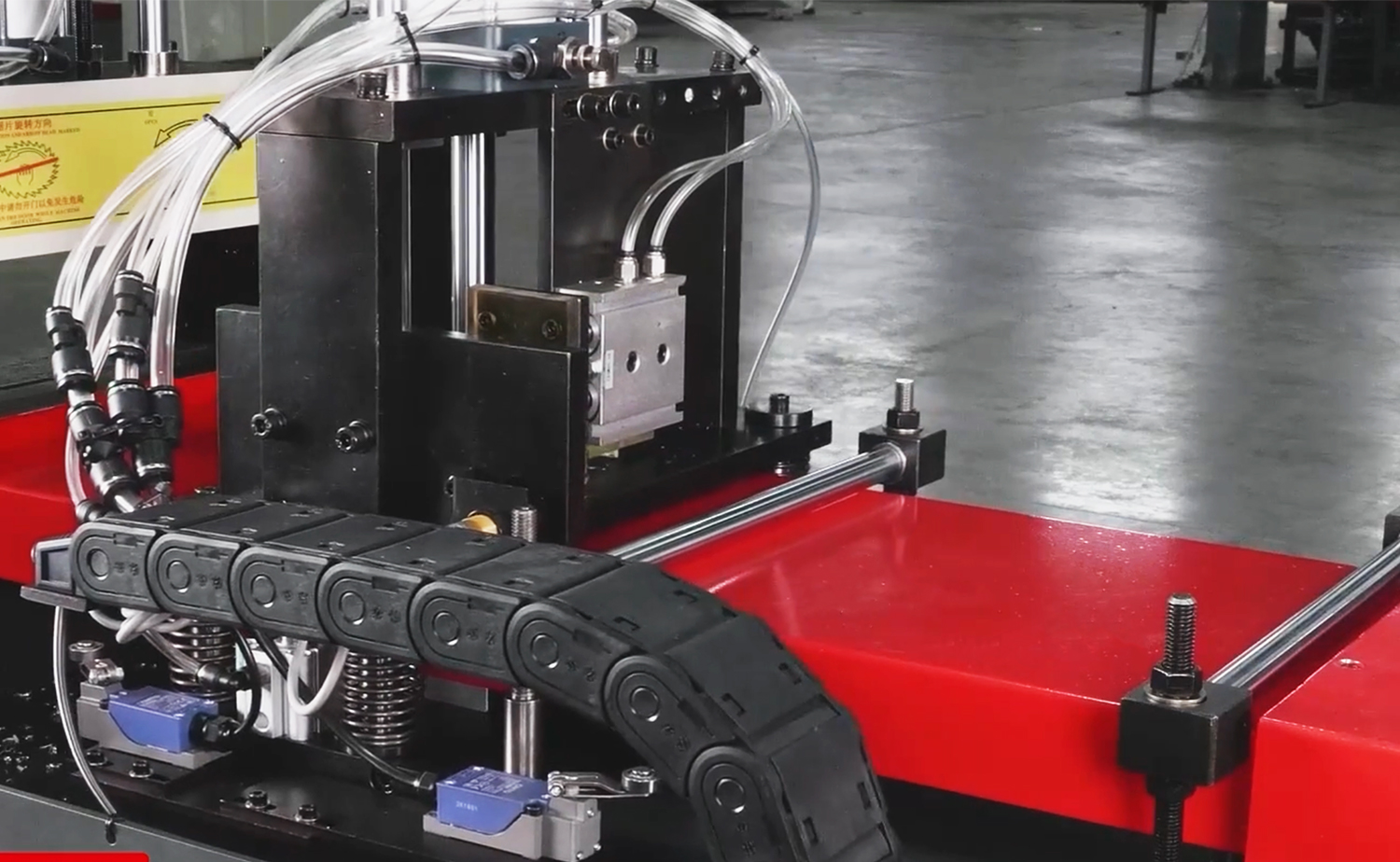 Vysoko presný plne automatický hydraulický rezací stroj na hliník série CNC360