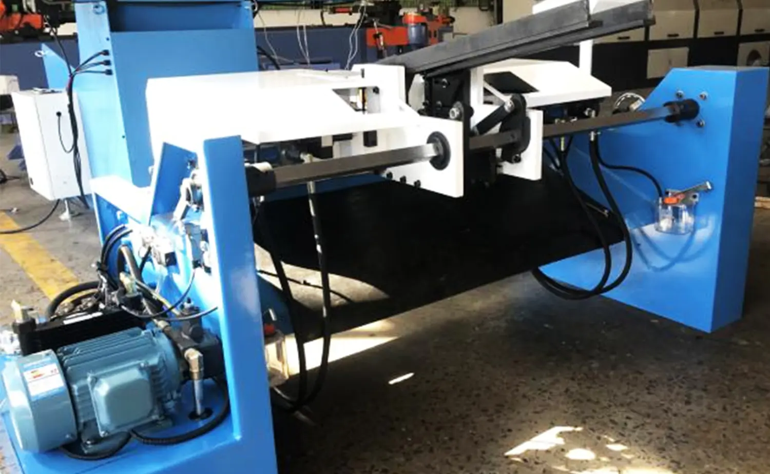 Hydraulický stroj na zrážanie hrán s dvojitou hlavou radu DEF PV