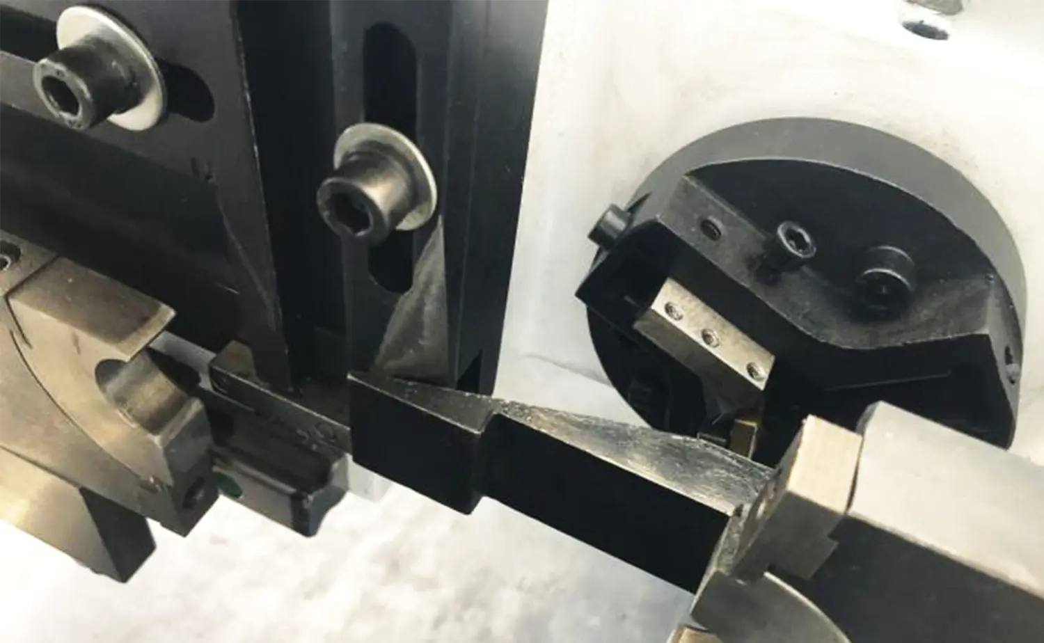 Hydraulický stroj na zrážanie hrán s dvojitou hlavou radu DEF PV