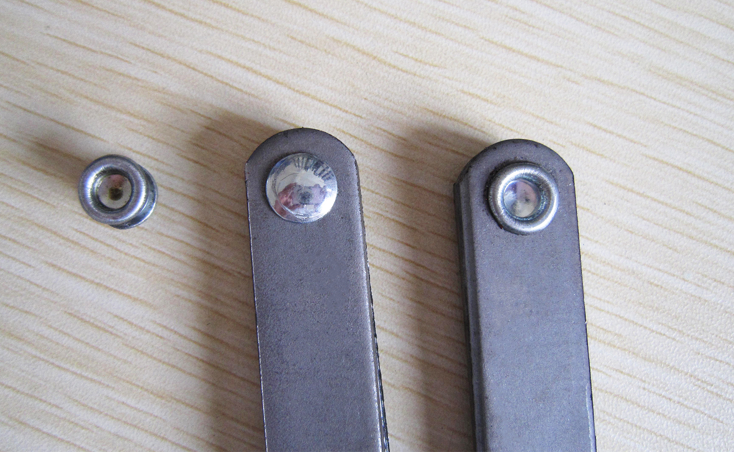 SX-60 Nárazová nitovačka s automatickým podávaním