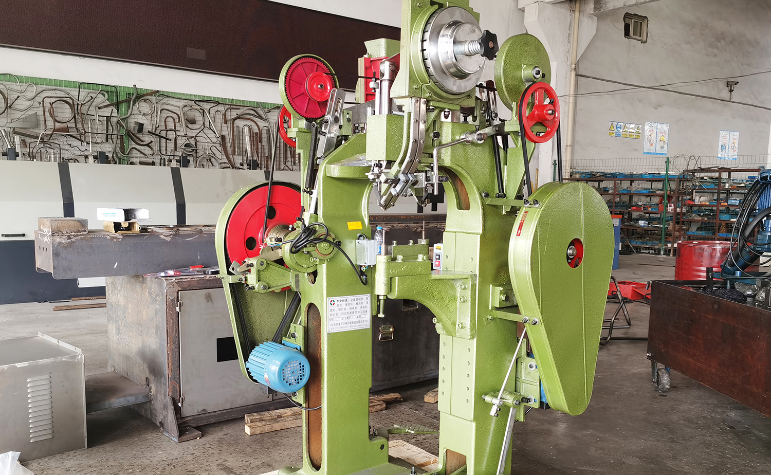 SX-60 Nárazová nitovačka s automatickým podávaním