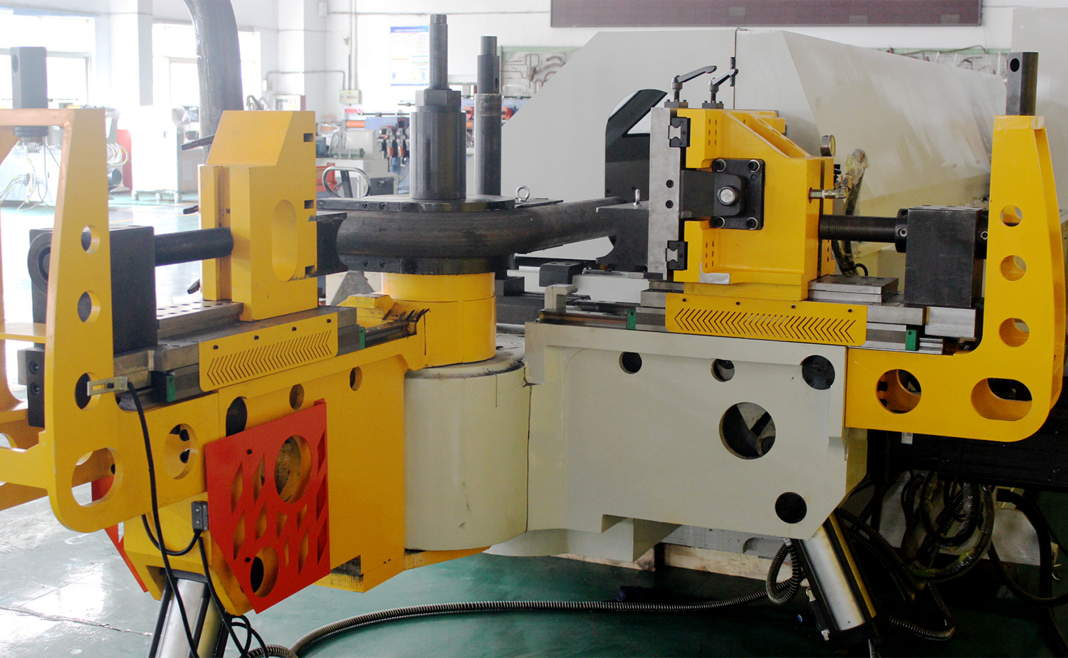 Plne automatický stroj na ohýbanie rúrok s viacerými rádiusmi CNC série M Plne automatický stroj na ohýbanie rúrok s viacerými rádiusmi CNC série M